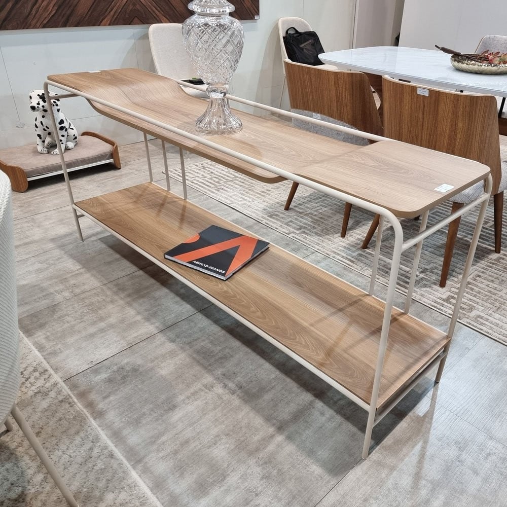Aparador Kaori Tampo com Laminado Melamínico Estrutura em Aço Carbono