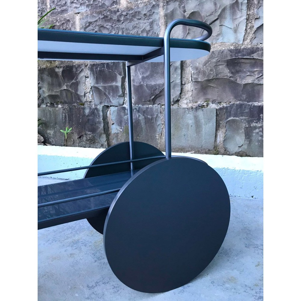 Aparador Mykon Tampos em Madeira Marmorizada Estrutura em Aço Carbono com Pintura Epóxi com Rodas Decorativas