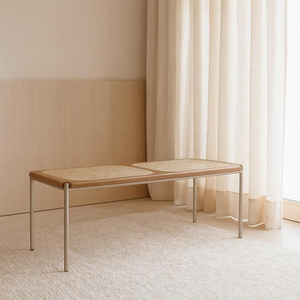 Banco Kiran Assento Laminado com Tela de Palha Natural Pés Aço Carbono