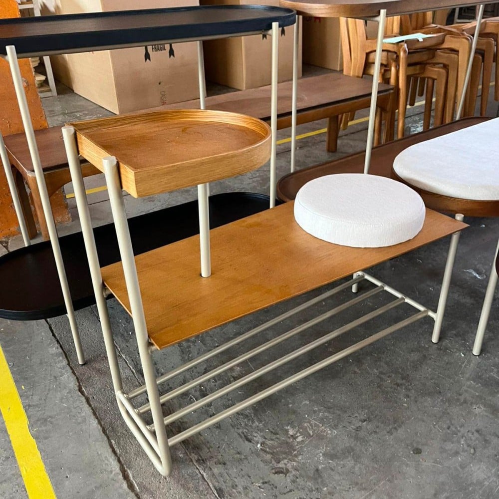 Banco Madison com Mesinha e Sapateira Tampo Laminado Cinamomo Design Contemporâneo Casa A Móveis