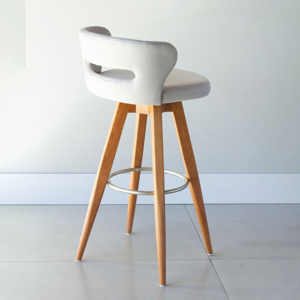 Banqueta Giratória Zoe Estofada Base com Apoio em Metal Estrutura Madeira Liptus Design Sustentável