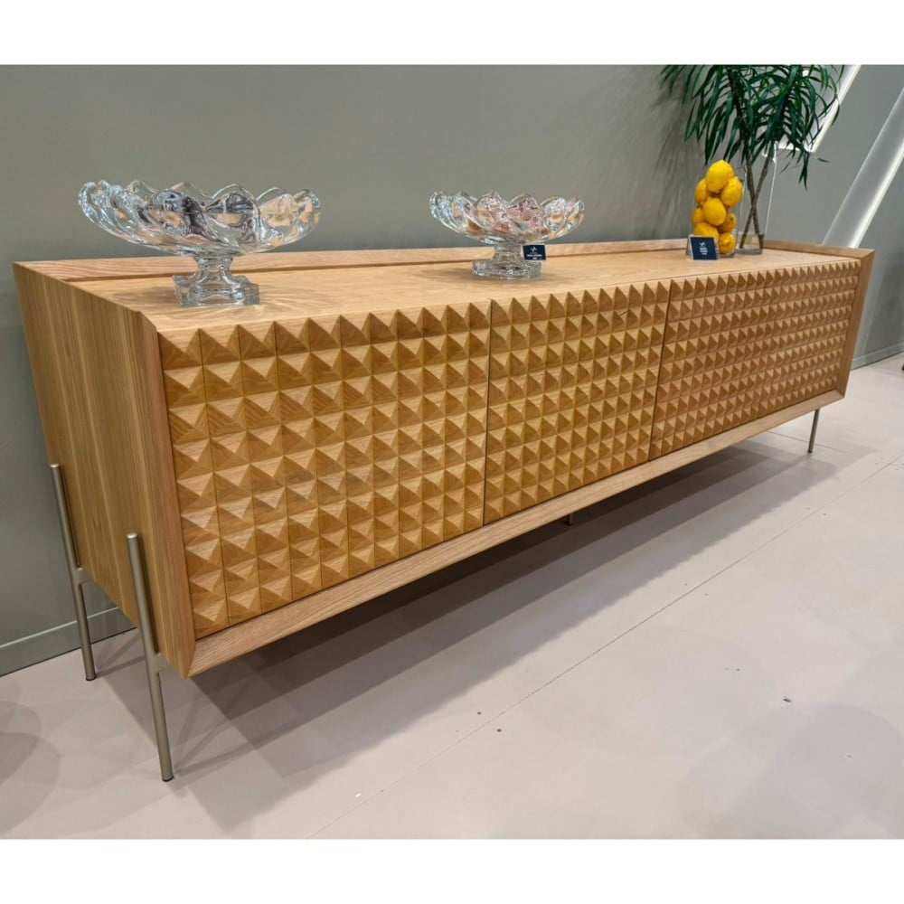 Buffet Dórios com Portas Facetadas Gaveteiro Interno Base Madeira Jequitibá Design by Studio 3 Design