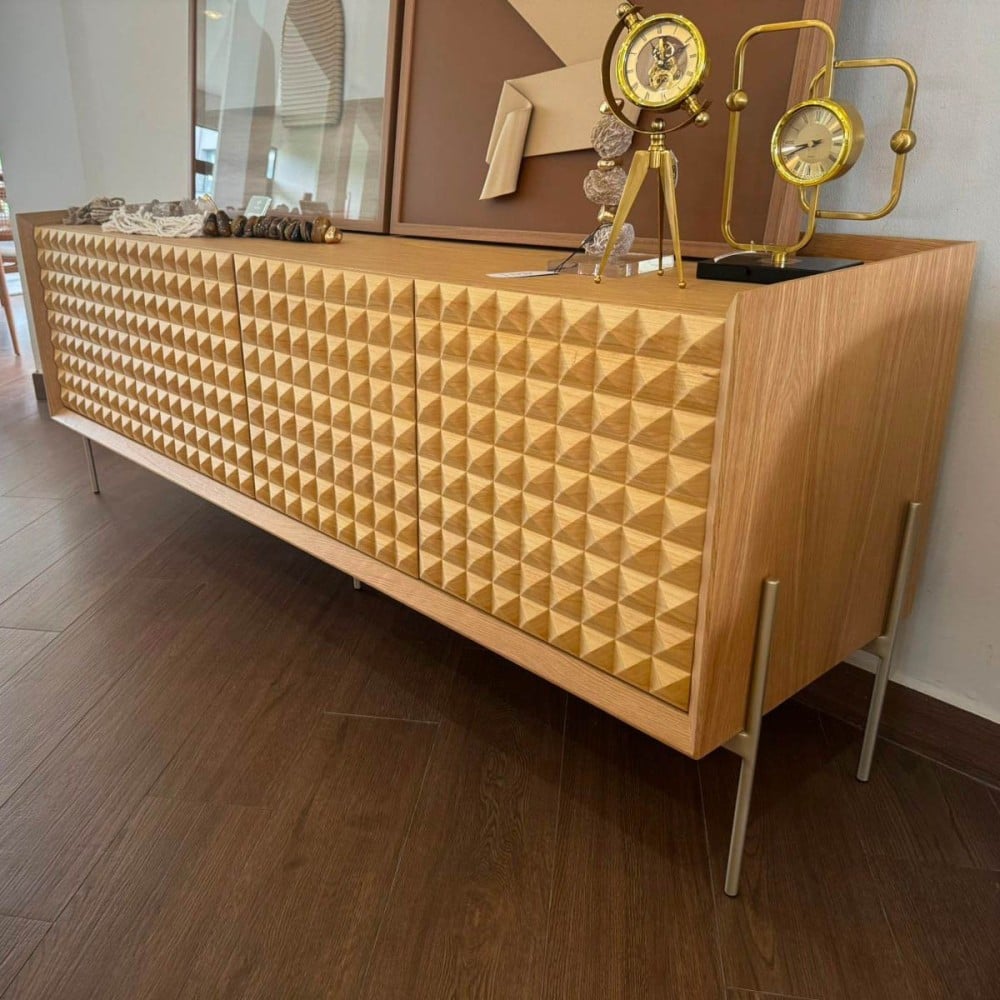 Buffet Hórus com Portas Facetadas Gaveteiro Interno Base Madeira Jequitibá Design by Studio 3 Design