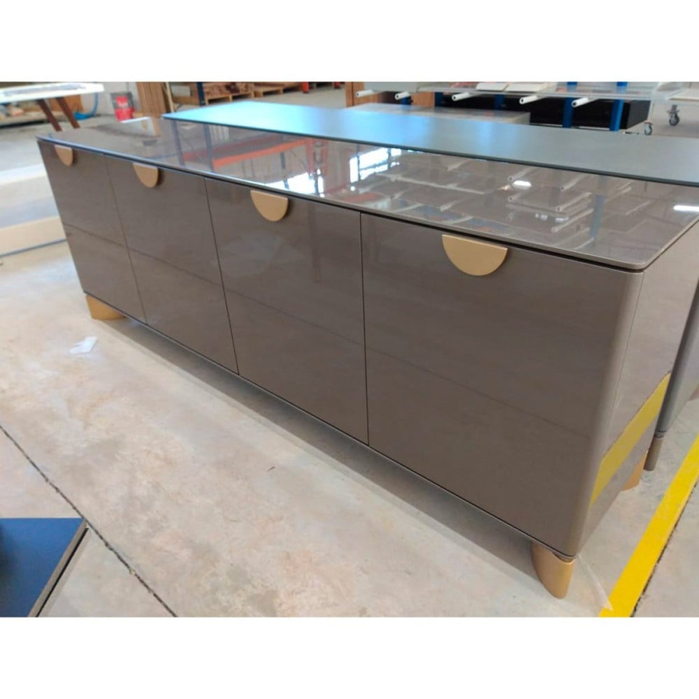 Buffet Khepri 4 Portas Estrutura e Detalhes em Laca Metalizado Design by Ampezzan e Maciel Arquitetos