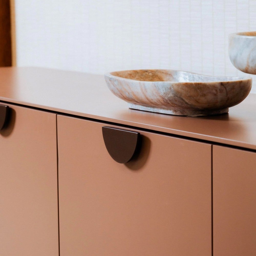 Buffet Khepri 4 Portas Estrutura e Detalhes em Laca Metalizado Design by Ampezzan e Maciel Arquitetos