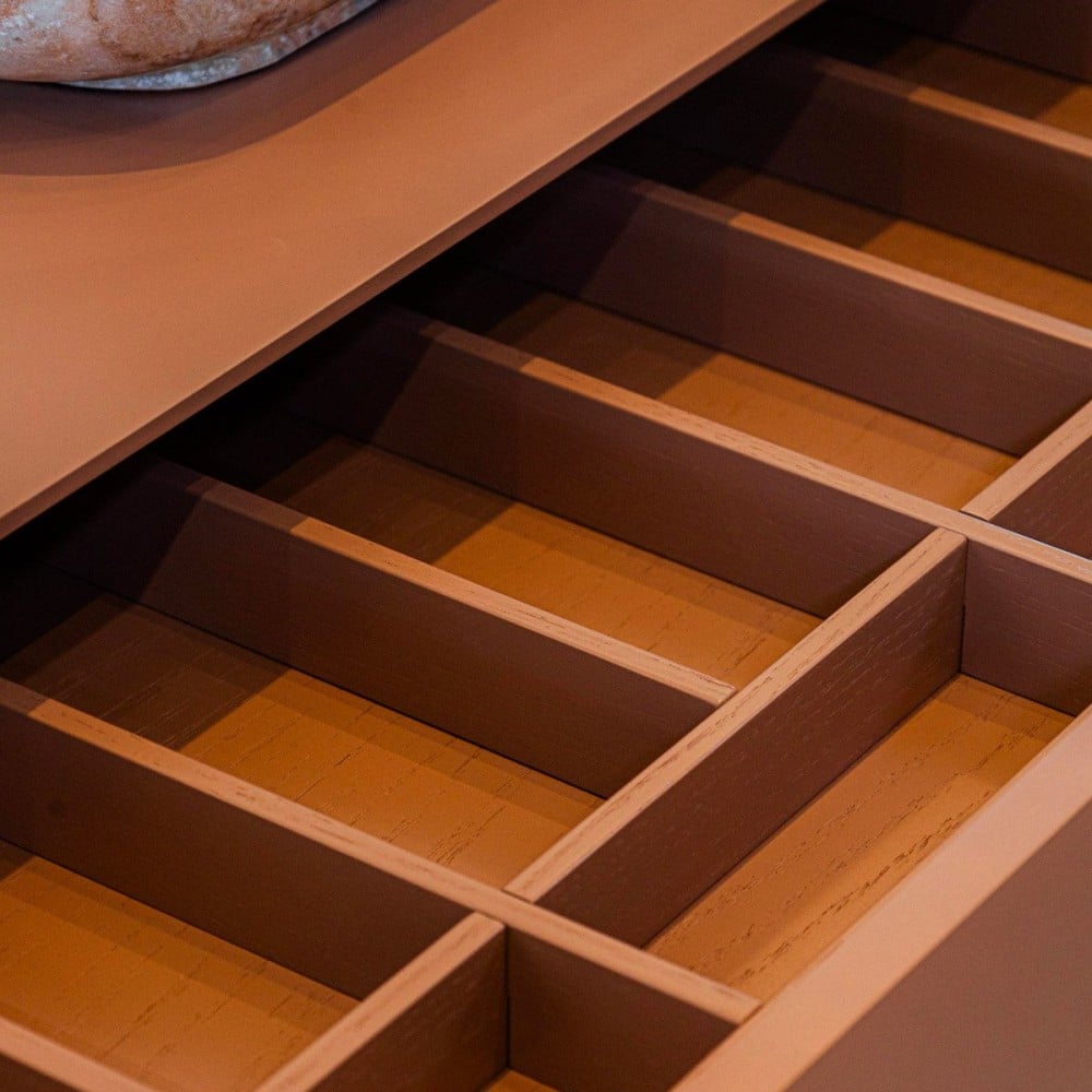 Buffet Khepri 4 Portas Estrutura e Detalhes em Laca Metalizado Design by Ampezzan e Maciel Arquitetos