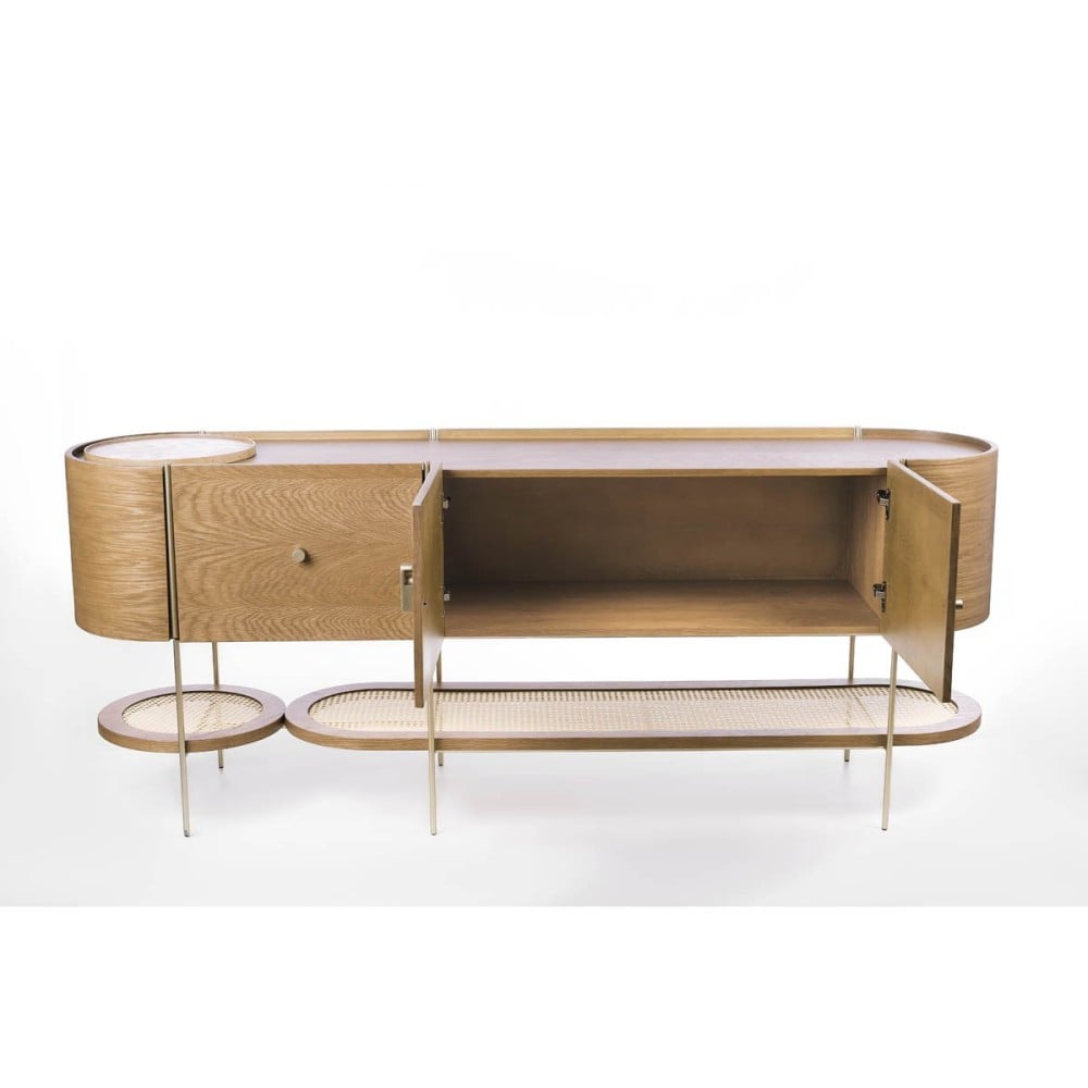 Buffet Melka 2 Portas 2 Gavetas Tampo com Bandeja Acabamento Lâmina de Madeira Prateleira Rattan Pés em Metal Design by Fabiano Salbego