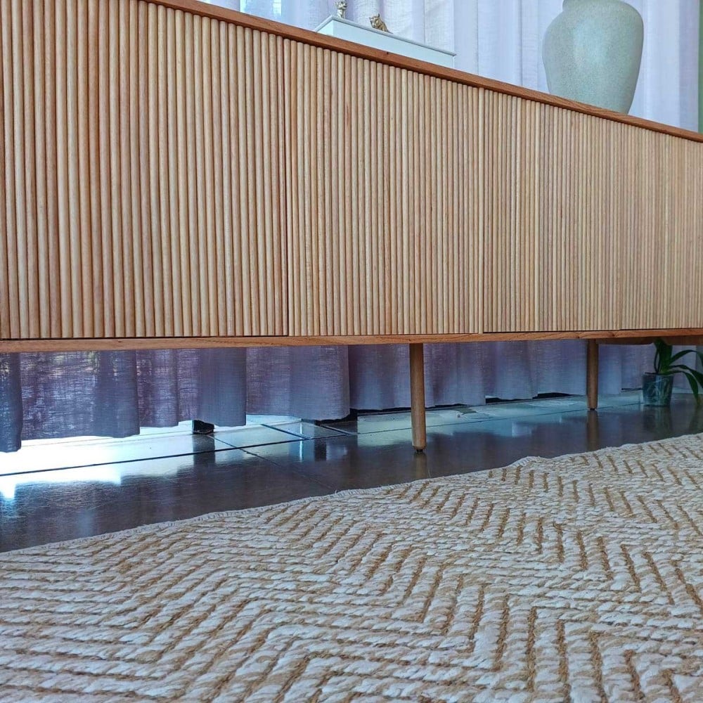 Buffet Raya Tampo Lâmina Cinamomo Estrutura Madeira de Manejo Design by Studio 3 Design
