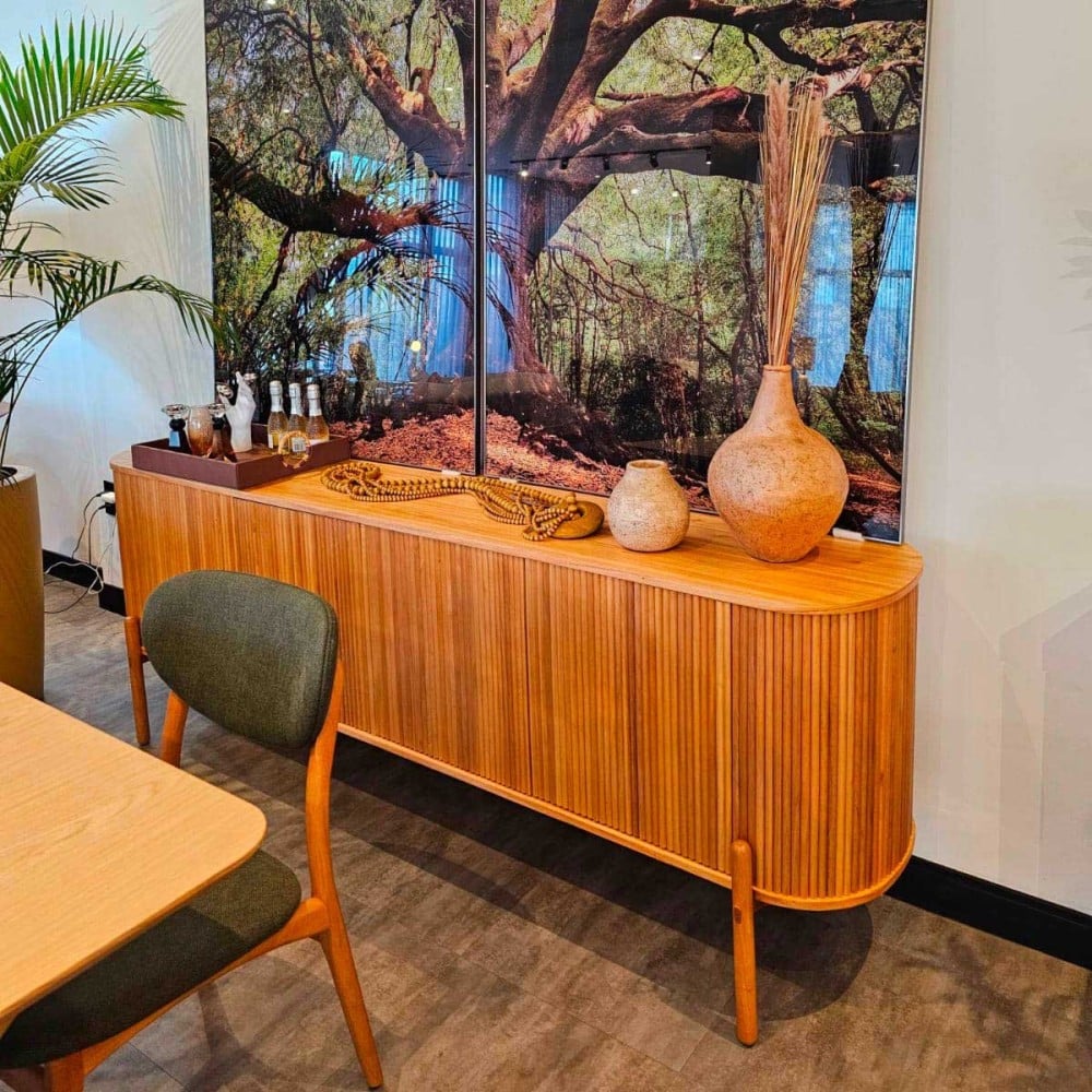Buffet Raya Tampo Lâmina Cinamomo Estrutura Madeira de Manejo Design by Studio 3 Design