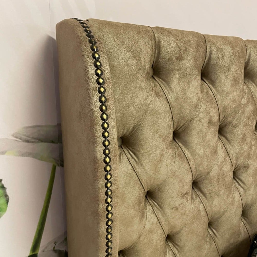 Cabeceira de Cama Melrose Estofada Detalhes em Capitonê e Tachas
