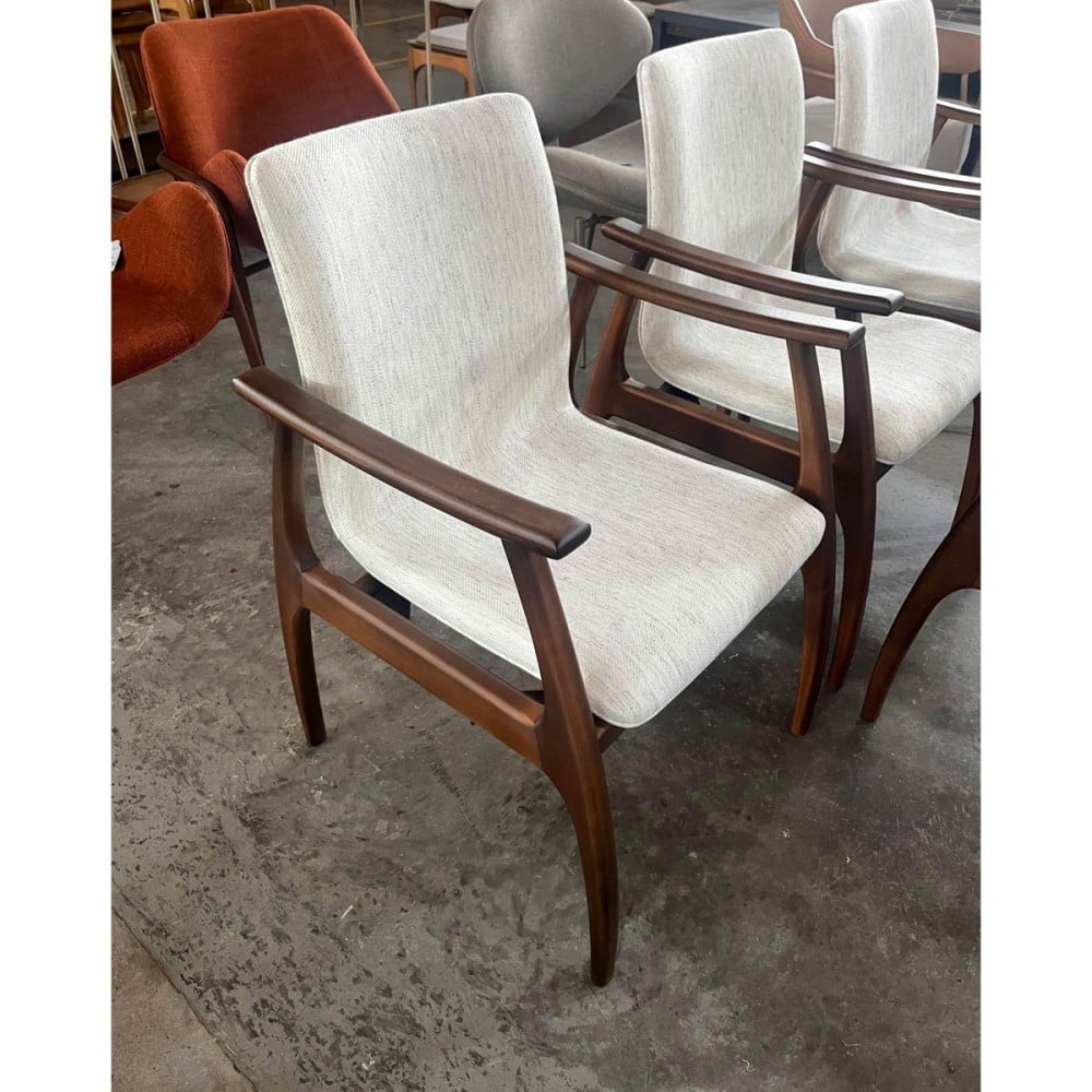 Cadeira Areta Estofado Anatômico Design Contemporâneo Design by Estúdio Casa A