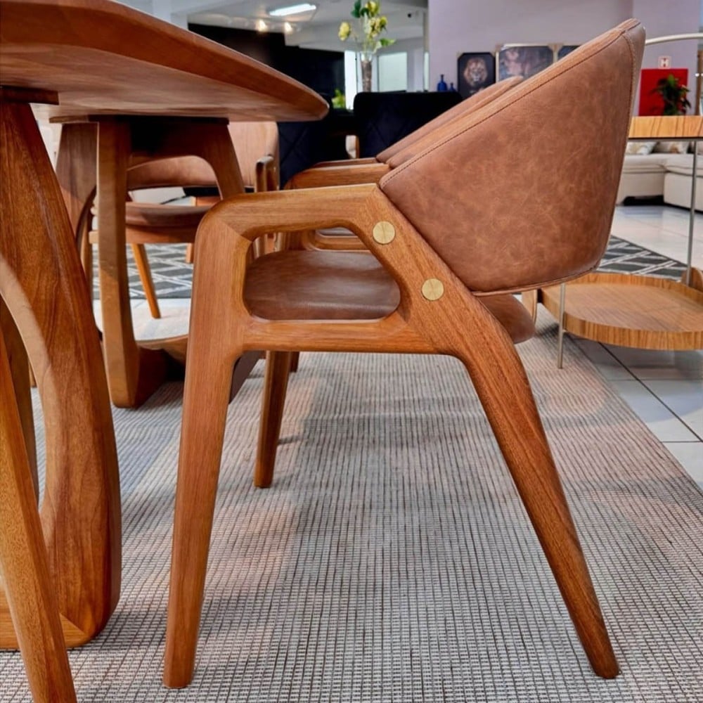 Cadeira Aurion Estofada Estrutura Madeira Maciça Design Premiado by Luiz Bossardi