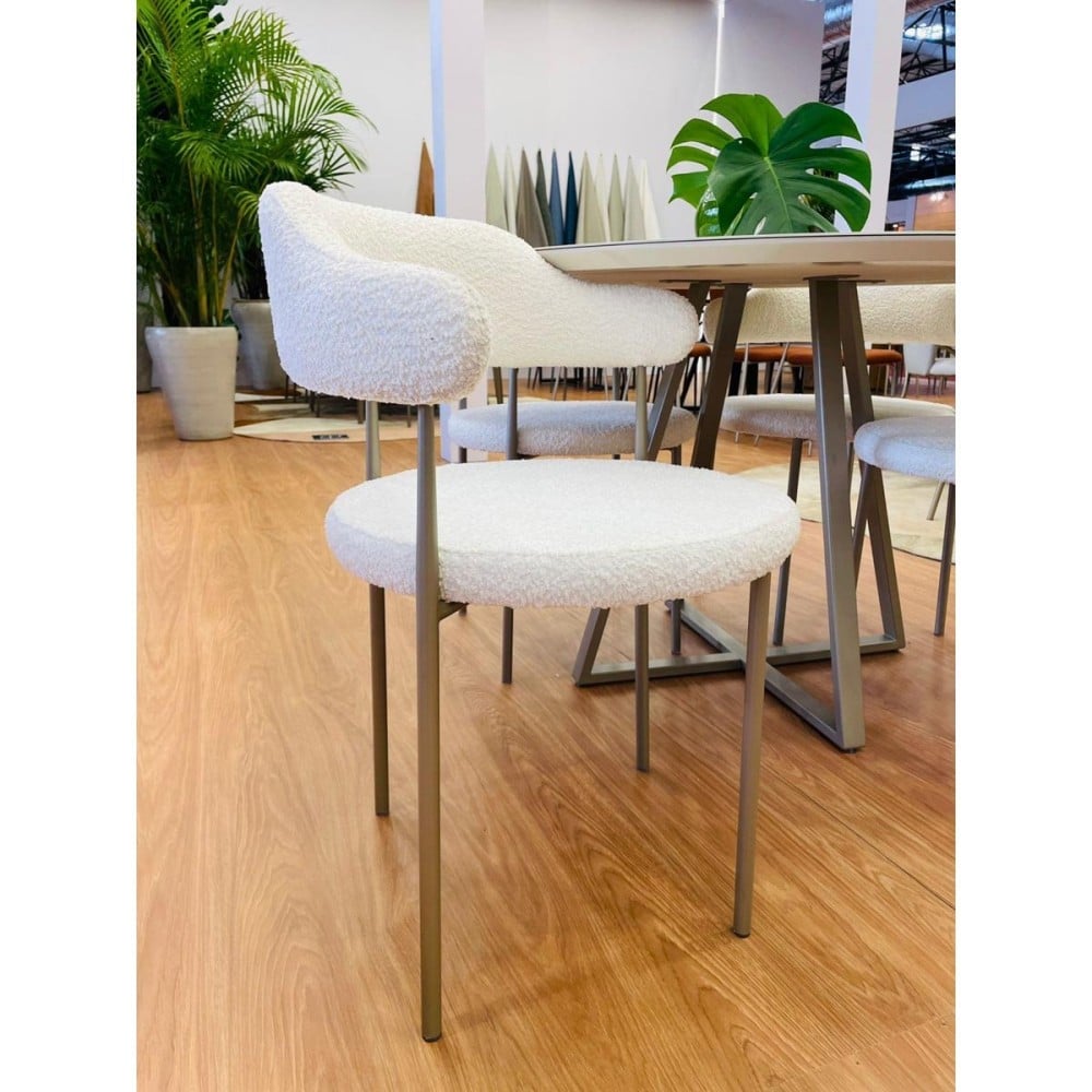 Cadeira Dheély Estofada Estrutura Aço Carbono Pintura Eletrostática Design Moderno