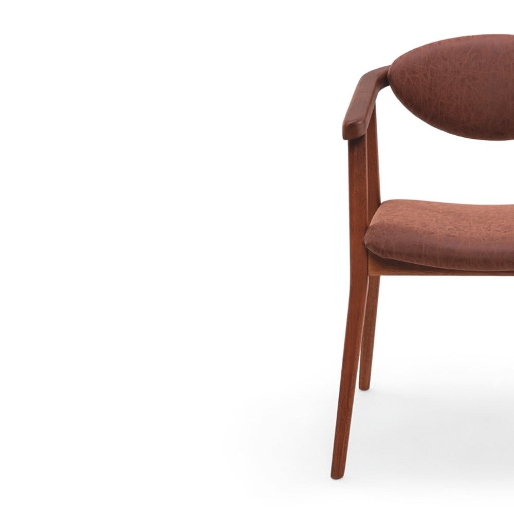 Cadeira Inari Estofada Estrutura Madeira Eucalipto Design Exclusivo Acabamento Premium