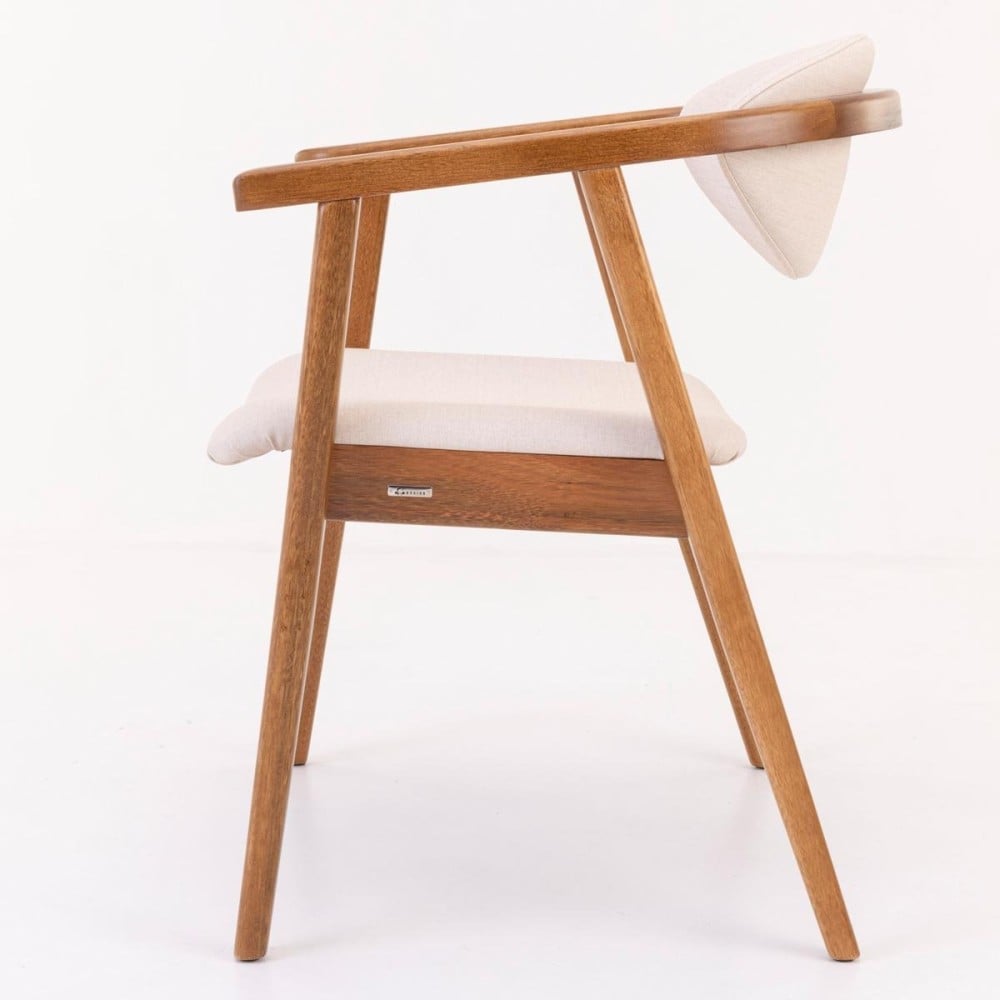 Cadeira Inari Estofada Estrutura Madeira Eucalipto Design Exclusivo Acabamento Premium