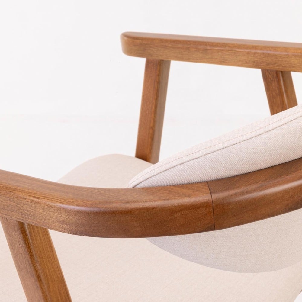 Cadeira Inari Estofada Estrutura Madeira Eucalipto Design Exclusivo Acabamento Premium
