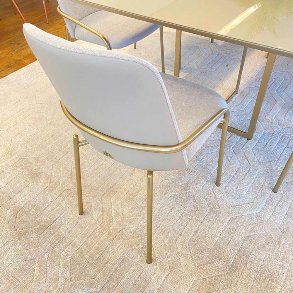 Cadeira Kiara Estofada Base Metal Pintura Eletrostática Design Moderno