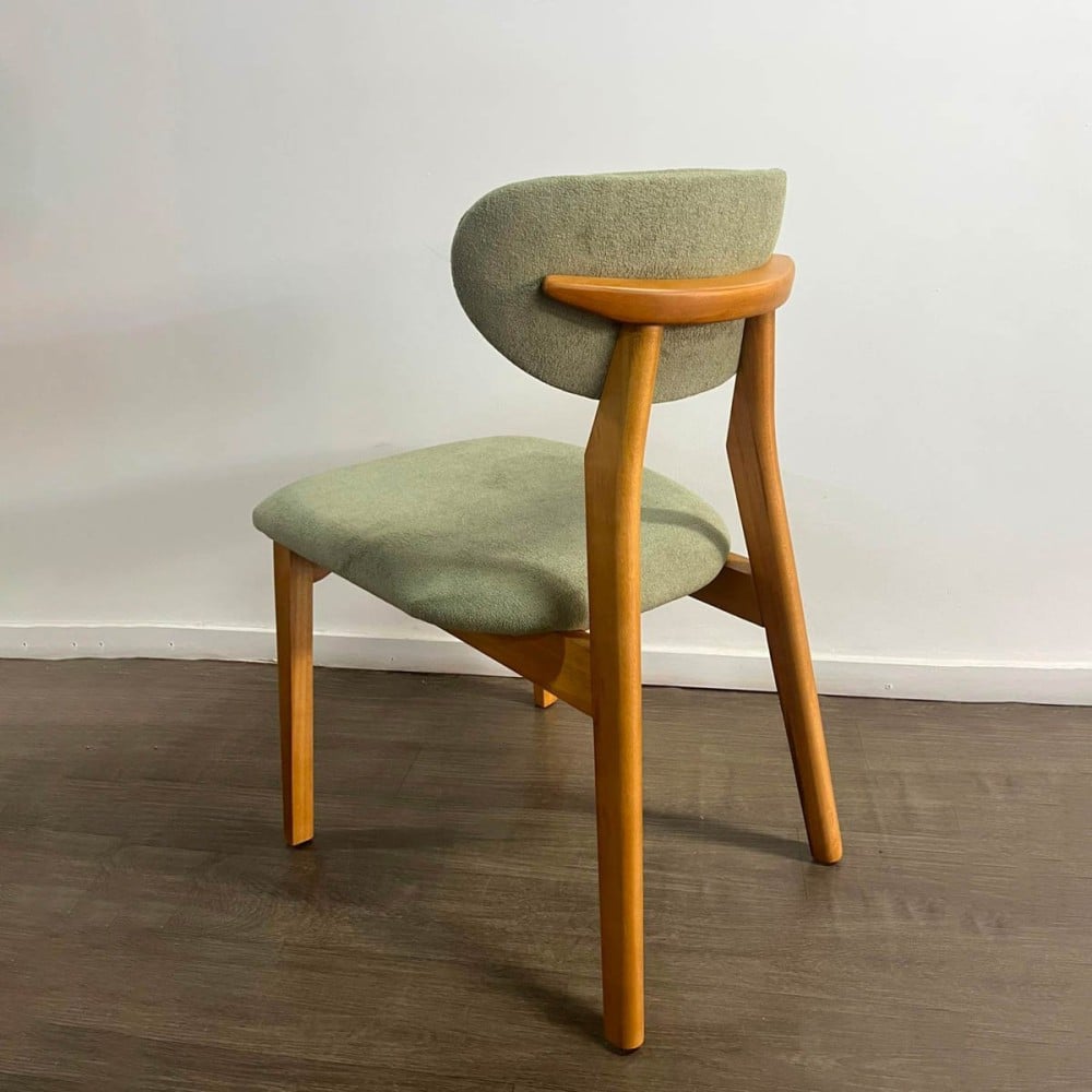 Cadeira Lila Encosto Anatômico Base Madeira Design Contemporâneo