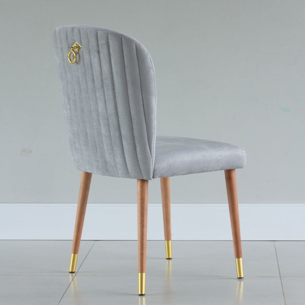 Cadeira Marina Estofada Encosto com Argola Detalhe Gomado Pés Madeira com Ponteiras em Metal Estrutura Madeira Liptus Design Sustentável