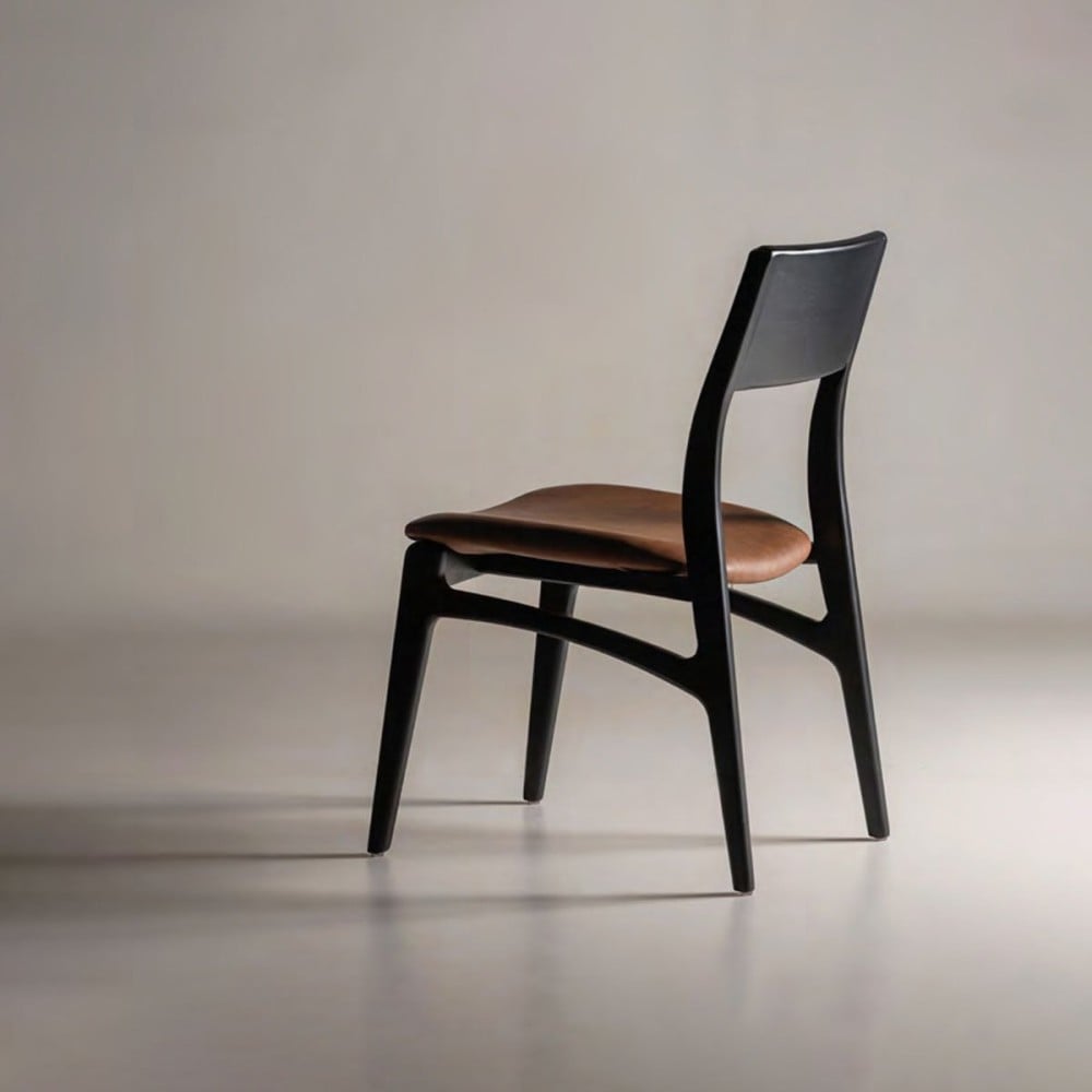 Cadeira Raizen Assento Estofado Encosto e Estrutura Madeira Maciça Jequitibá Design Premiado by Juliano Schimidt