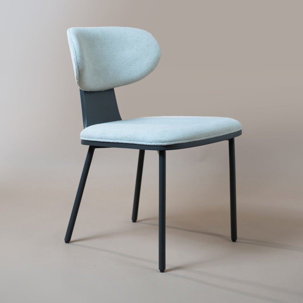 Cadeira Théya Encosto Curvo com Aplique em Madeira Estrutura em Multilaminado Pés em Metal Design by Pedro Mendes
