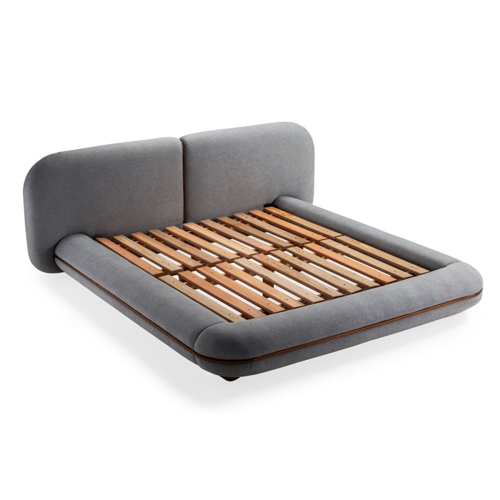 Cama Airy Estofada com Apliques e Pés em Madeira Design by Studio +A!