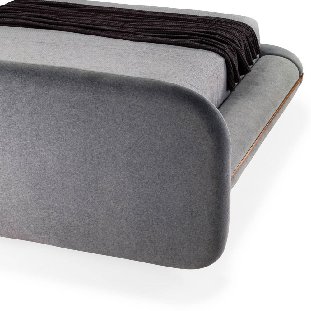 Cama Airy Estofada com Apliques e Pés em Madeira Design by Studio +A!