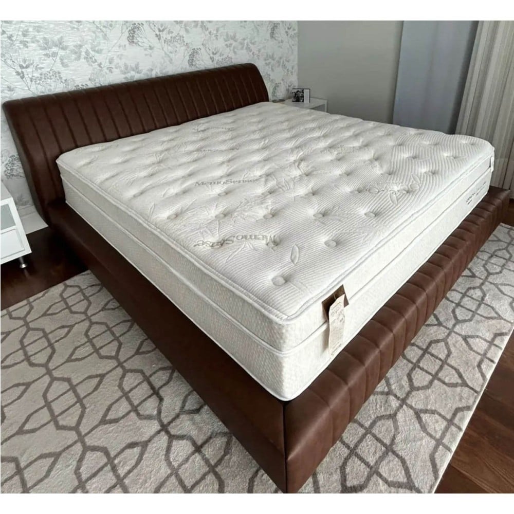 Cama Lecce Estofada Detalhes em Gomado Vertical
