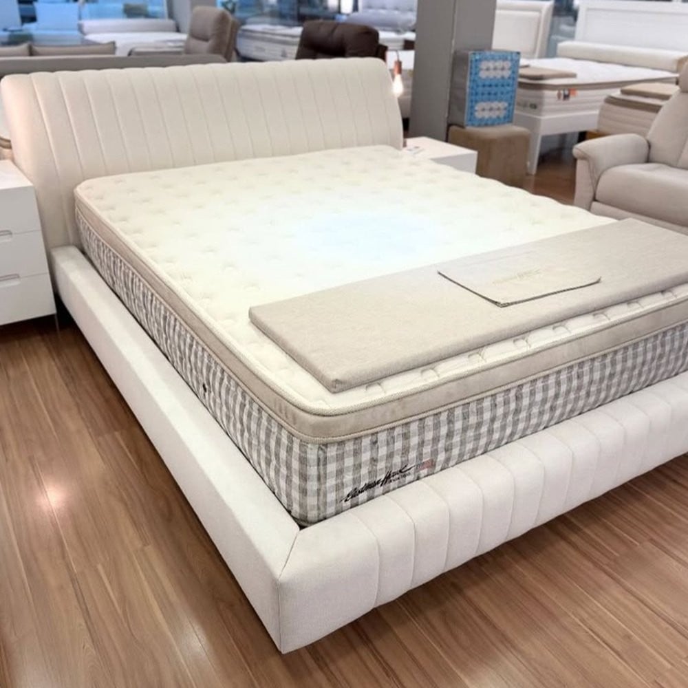 Cama Lecce Estofada Detalhes em Gomado Vertical