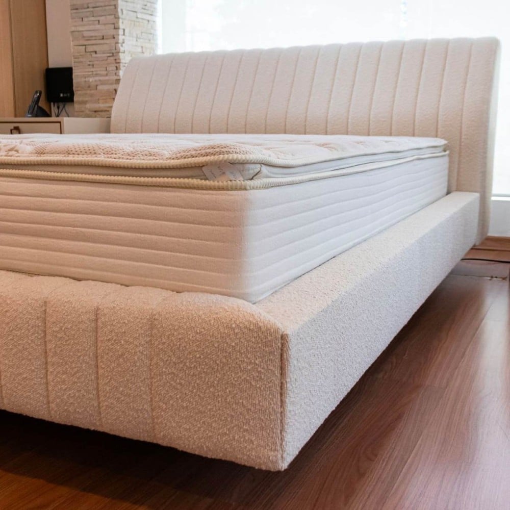 Cama Lecce Estofada Detalhes em Gomado Vertical