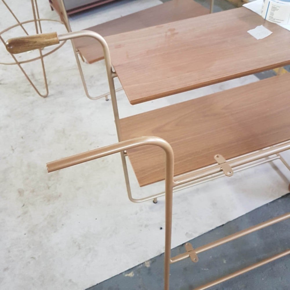 Carrinho Bar Ezzya Tampo Bandeja Rodas e Apoio Fixos Estrutura em Metal com Pintura Epóxi