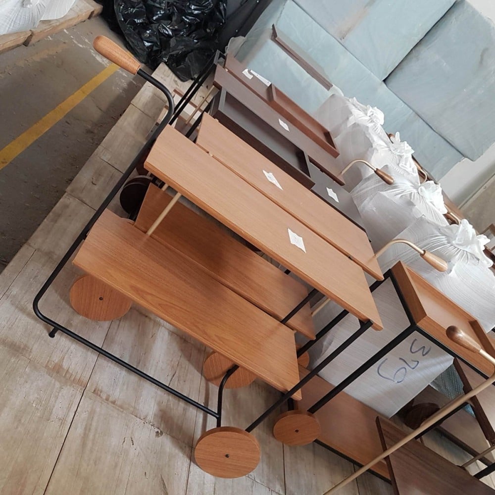 Carrinho Bar Ezzya Tampo Bandeja Rodas e Apoio Fixos Estrutura em Metal com Pintura Epóxi