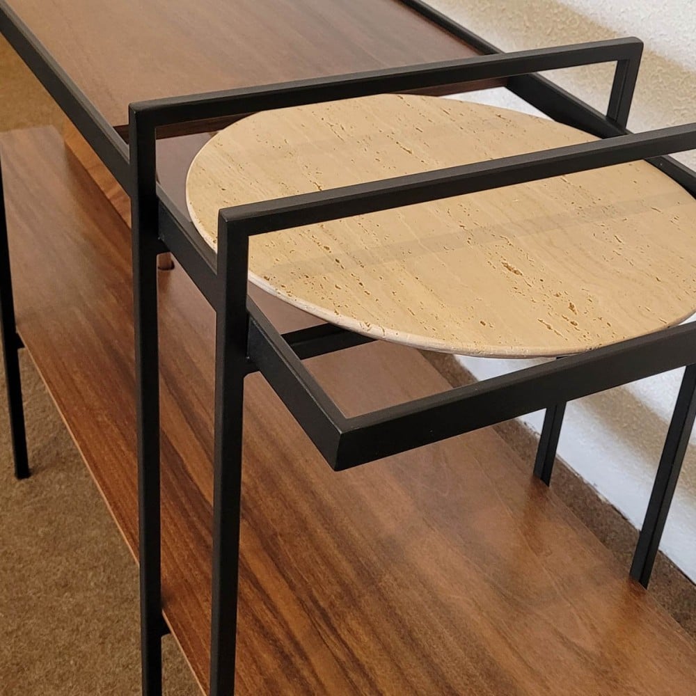 Carrinho Aparador Valker Tampos e Roda com Acabamento Laminado Detalhe Disco em Mármore Estrutura em Metal com Pintura Epóxi
