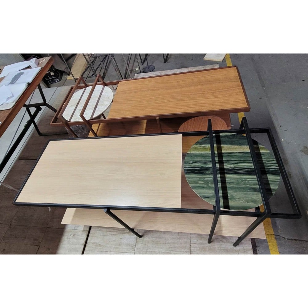 Carrinho Aparador Valker Tampos e Roda com Acabamento Laminado Detalhe Disco em Mármore Estrutura em Metal com Pintura Epóxi