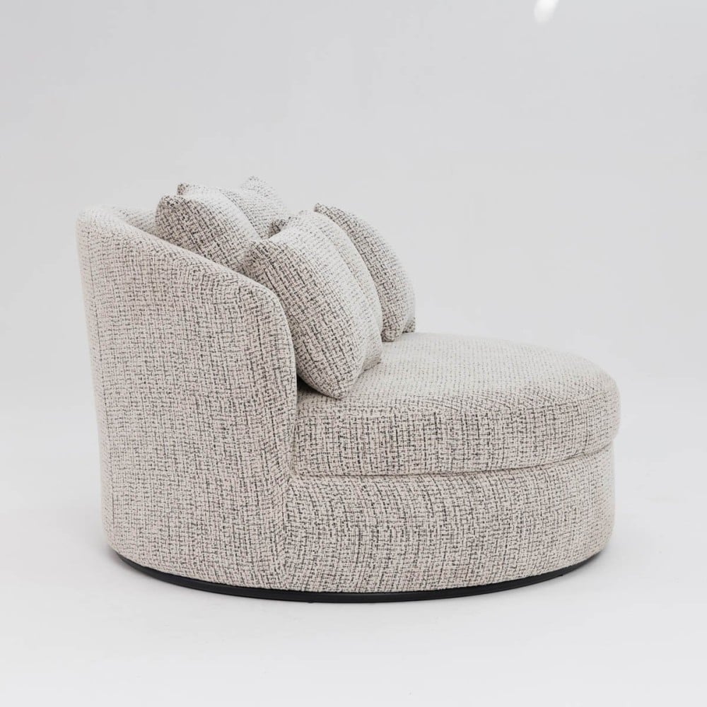 Chaise Hana Estofada com Almofadas Decorativas Base em Aço Pintura Epóxi Design Sustentável