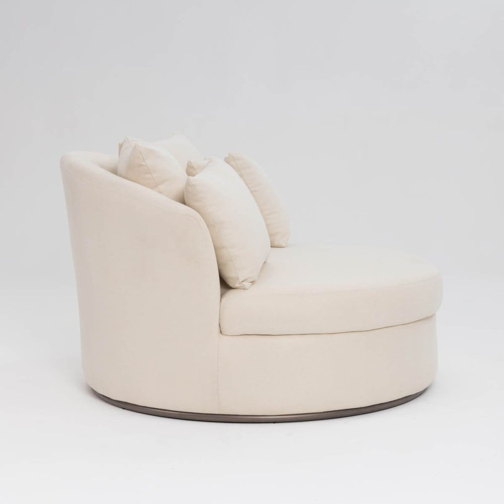 Chaise Hana Estofada com Almofadas Decorativas Base em Aço Pintura Epóxi Design Sustentável