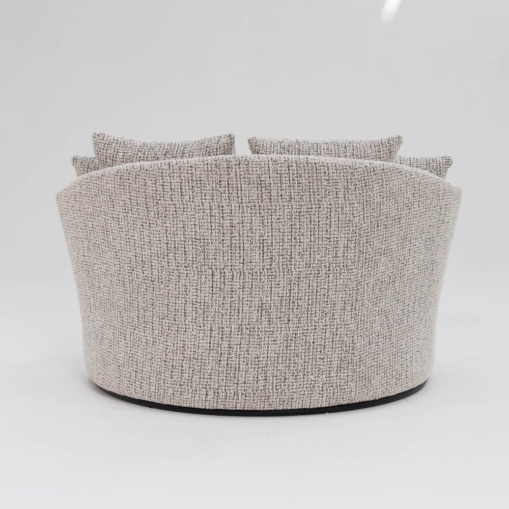 Chaise Hana Estofada com Almofadas Decorativas Base em Aço Pintura Epóxi Design Sustentável