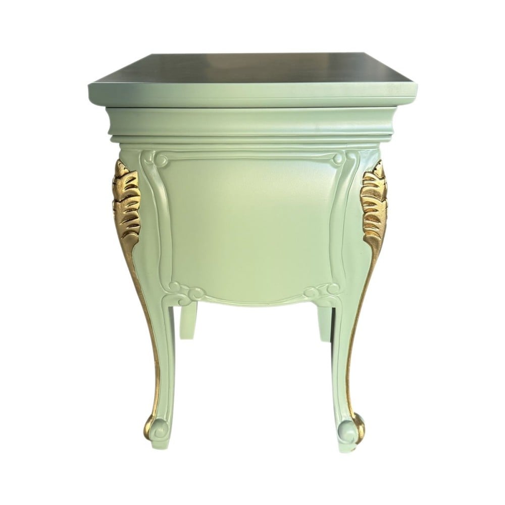 Mesa de Cabeceira Luiz XV Gavetas com Puxadores Exclusivos Madeira Eucalipto Design de Luxo Peça Artesanal