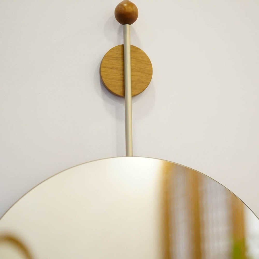 Espelho Heilury Redondo com Haste Aço Carbono Pendurador Laminado Estrutura em Lâmina de Madeira Natural Design by Lucas Azevedo