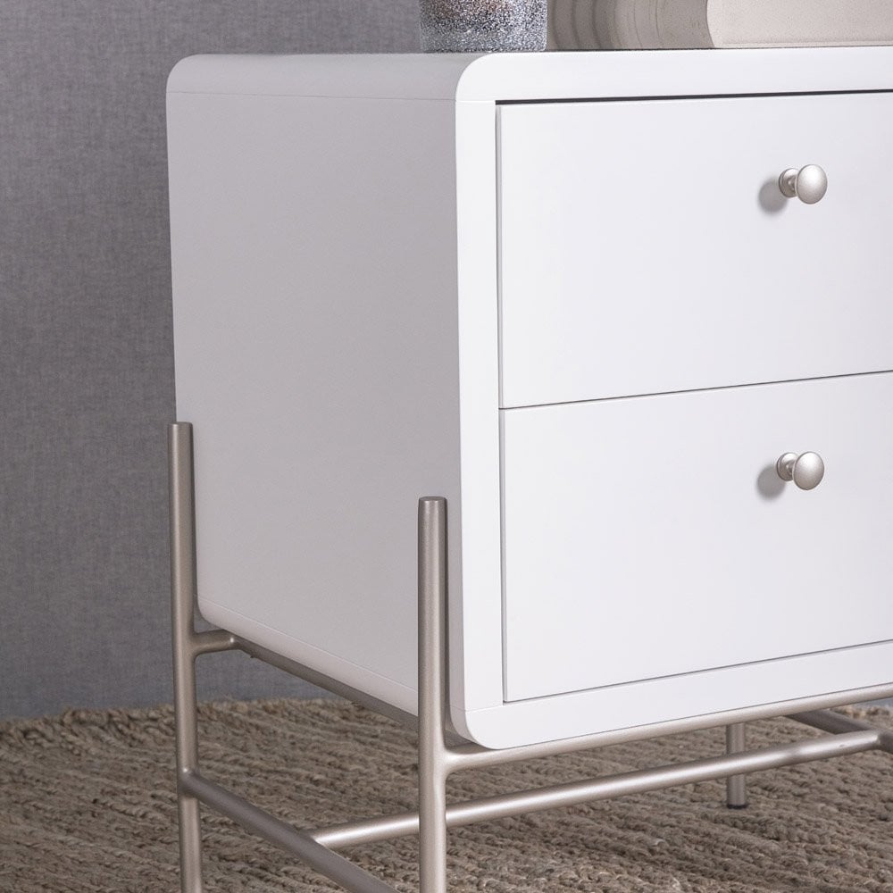 Mesa de Cabeceira Taynne 2 Gavetas Pintura Laca Fosca Base Aço Carbono Pintura Metalizada