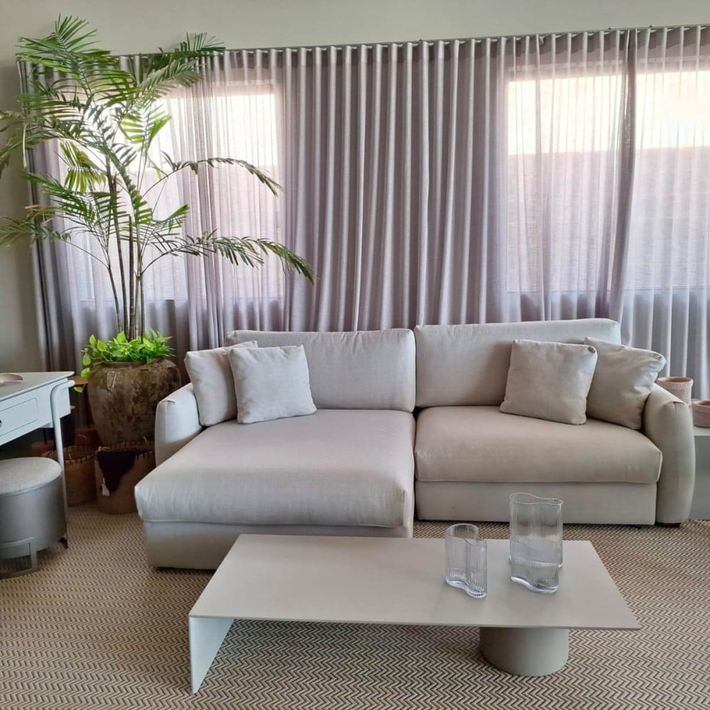 Mesa de Centro Flow em Lâmina de Madeira com Tampo Retangular e Base Cilíndrica Design by Alan Mantovani
