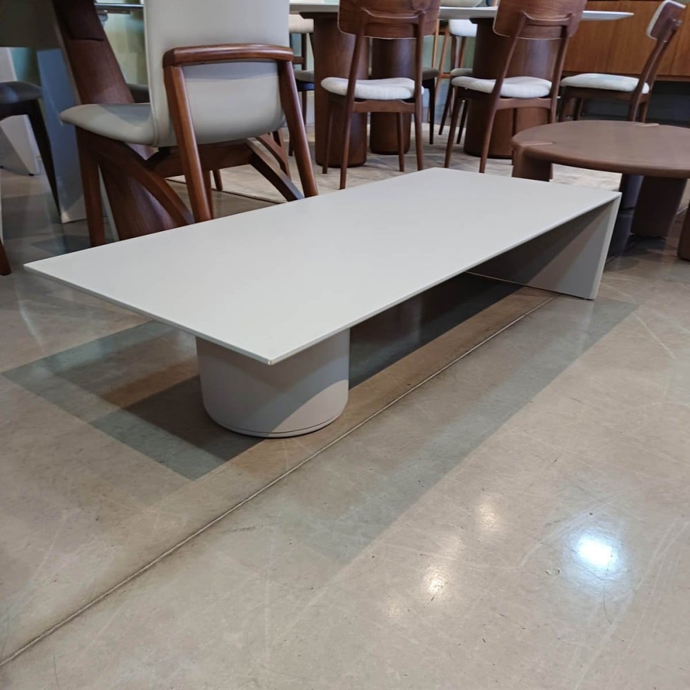 Mesa de Centro Flow em Lâmina de Madeira com Tampo Retangular e Base Cilíndrica Design by Alan Mantovani
