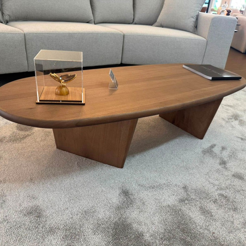Mesa de Centro Eldoria Tampo Oblongo em Lâmina de Madeira Design by Studio Traço