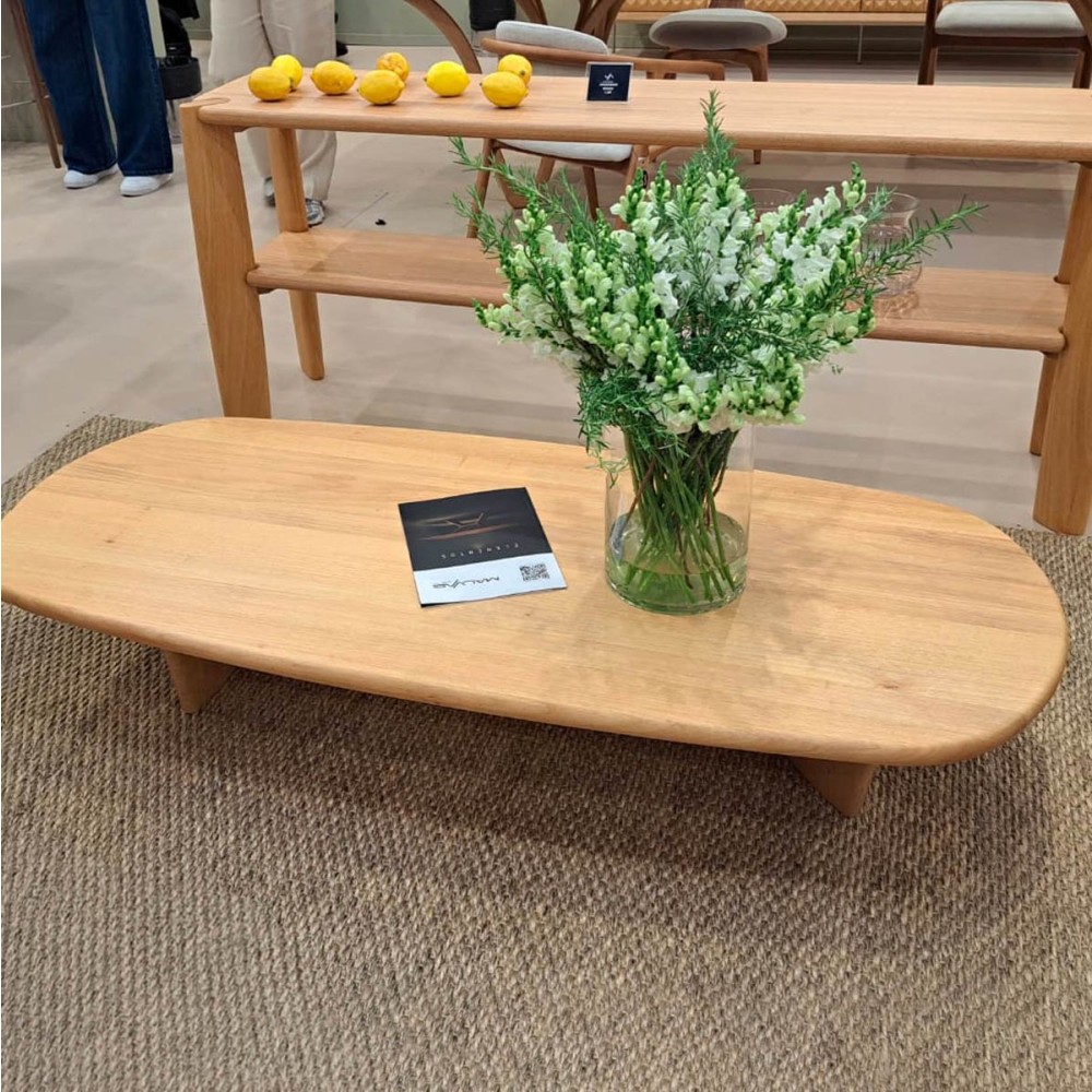 Mesa de Centro Eldoria Tampo Oblongo em Lâmina de Madeira Design by Studio Traço
