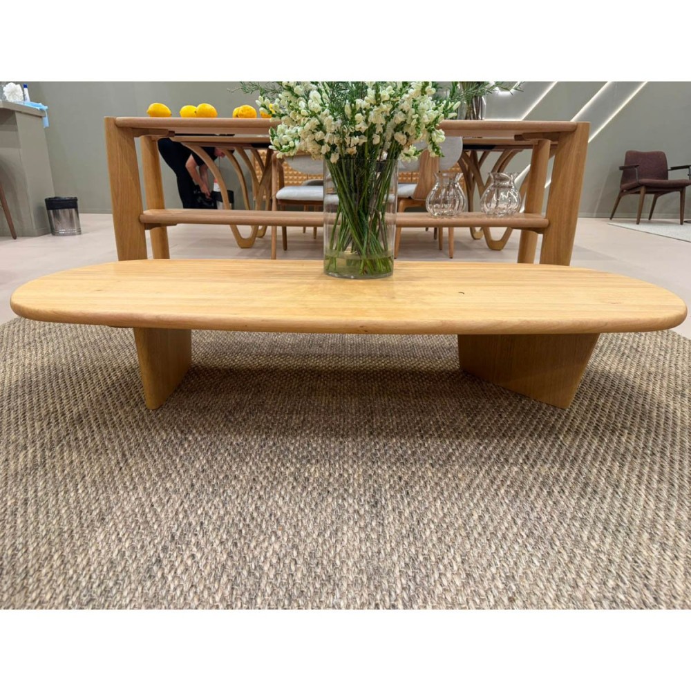 Mesa de Centro Eldoria Tampo Oblongo em Lâmina de Madeira Design by Studio Traço