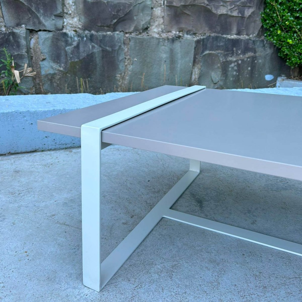 Mesa de Centro Fenice Tampo Retangular em Madeira e Base em Chapa de Aço Carbono com Pintura Epóxi