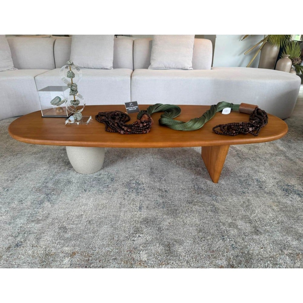 Mesa de Centro Meriva II em Madeira Maciça com Tampo Oblongo e Bases Assimétricas em Mineral e Madeira Design by Studio Traço
