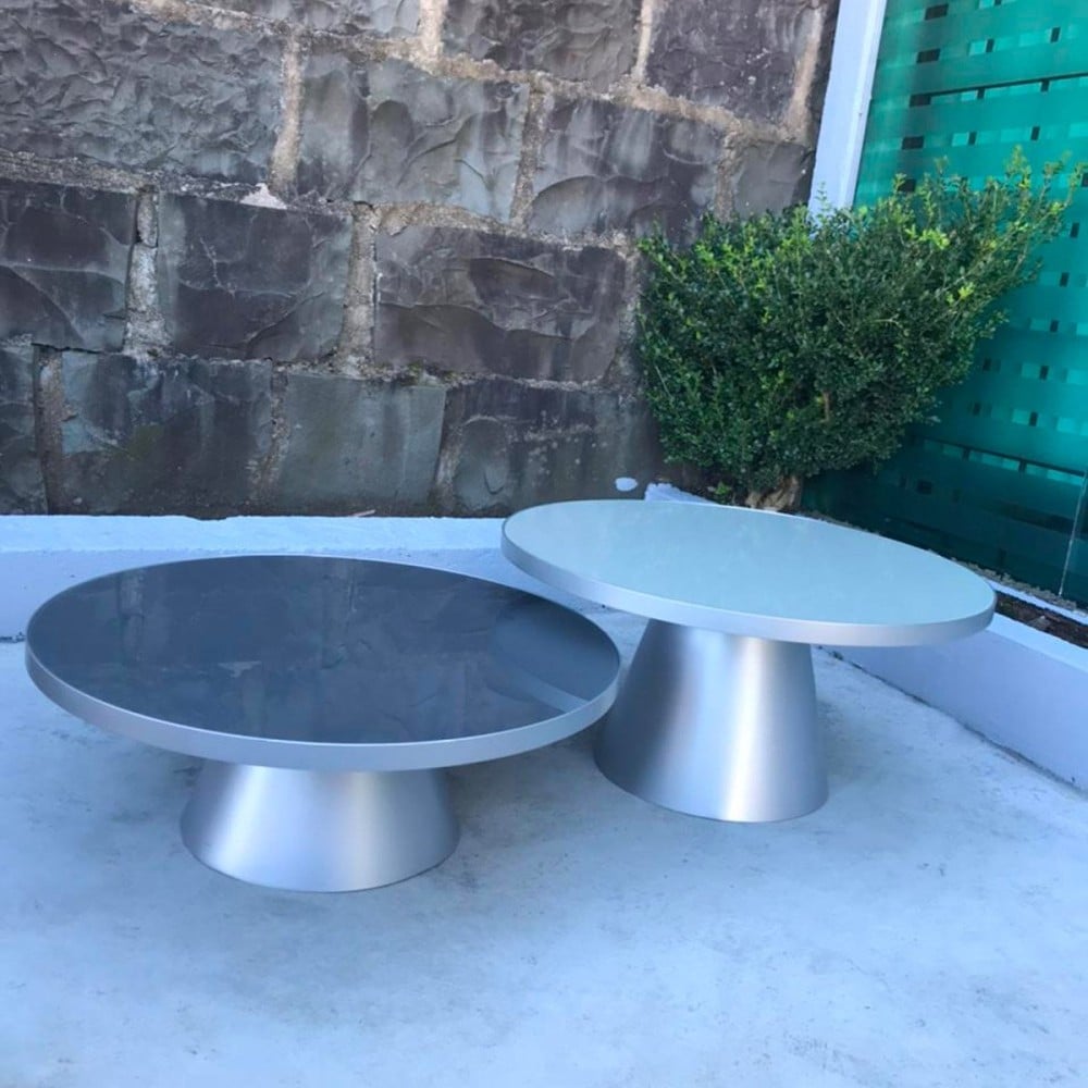 Mesa de Centro Nix Tampo Redondo Espelhado com Aro Metálico e Base Cônica em Aço Carbono com Pintura Epóxi