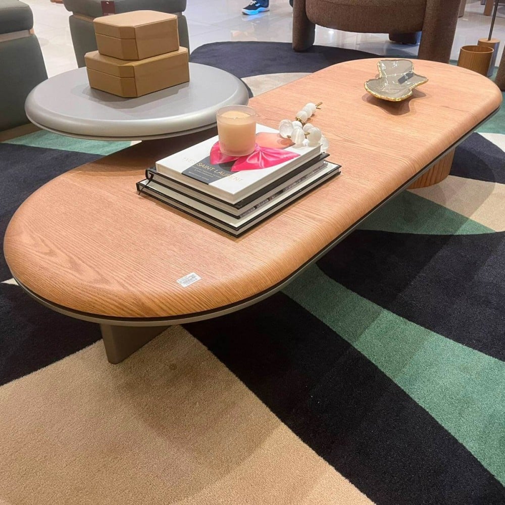 Mesa de Centro Verna Conjunto Estrutura em Lâmina de Carvalho Detalhe Metalizado Design by Ampezzan e Maciel Arquitetos