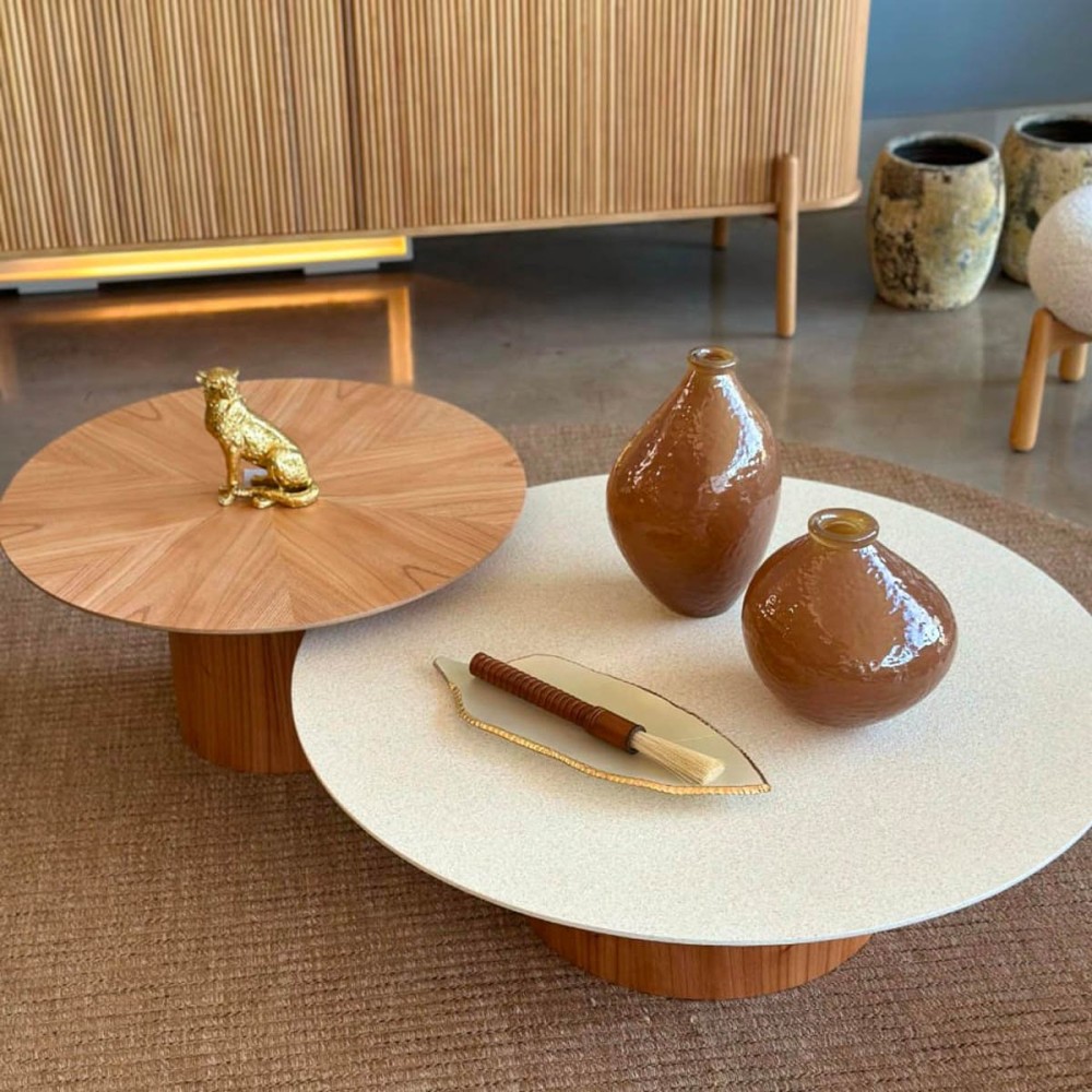 Mesa de Centro Zidara Tampo Redondo em Mineral Base Cilíndrica em Lâmina Cinamomo Design by Studio 3 Design